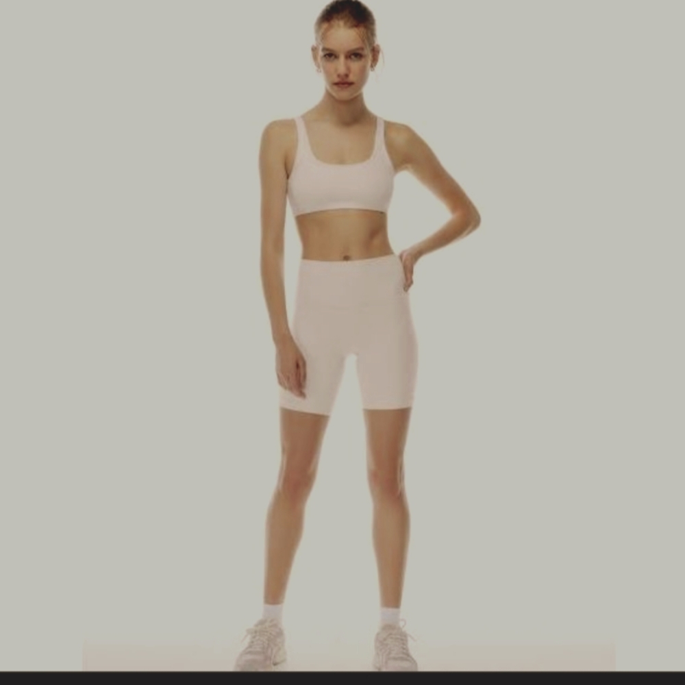 Aritzia TNA Life bike shorts size S 7' length